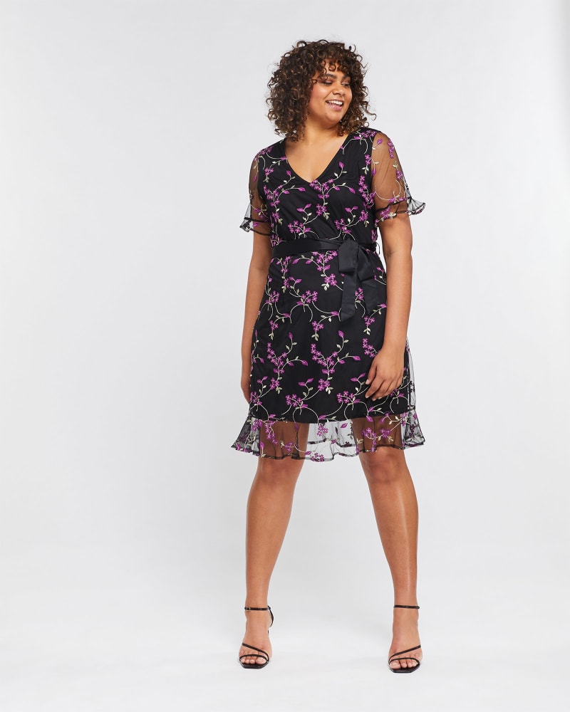 Front of a model wearing a size 1X Lucy Mesh Dress in Print by Estelle. | dia_product_style_image_id:264796